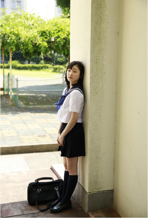 日本学生妹宮本佳林俏皮写真图片 12