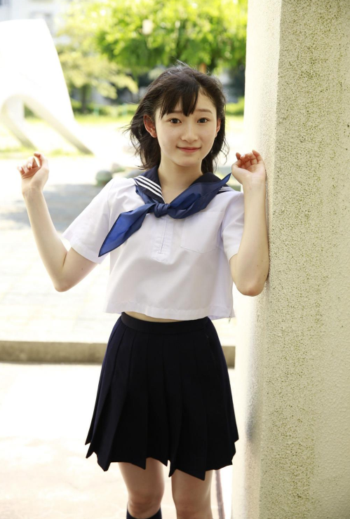 日本学生妹宮本佳林俏皮写真图片 13