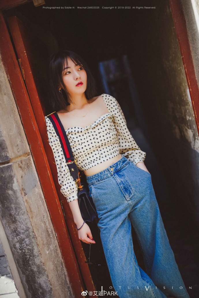 清纯美女的时髦穿搭图片 2
