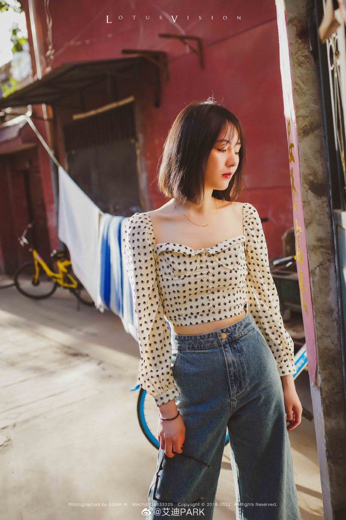 清纯美女的时髦穿搭图片 6