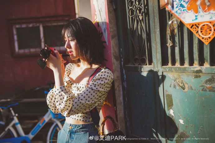 清纯美女的时髦穿搭图片 7