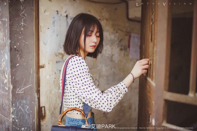 清纯美女的时髦穿搭图片 8
