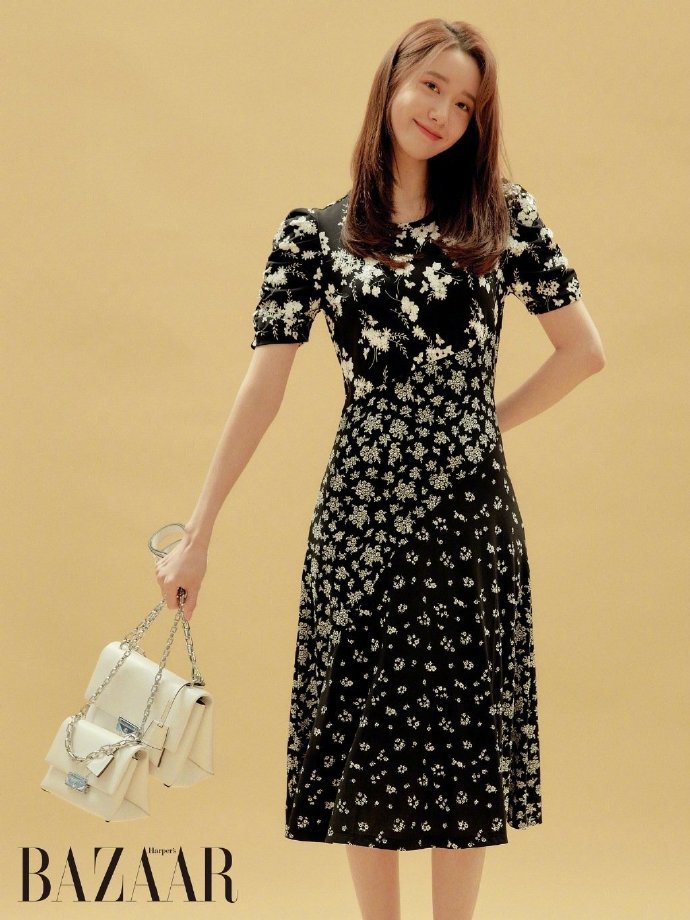 韩国美女明星林允儿《时尚芭莎》图片 7