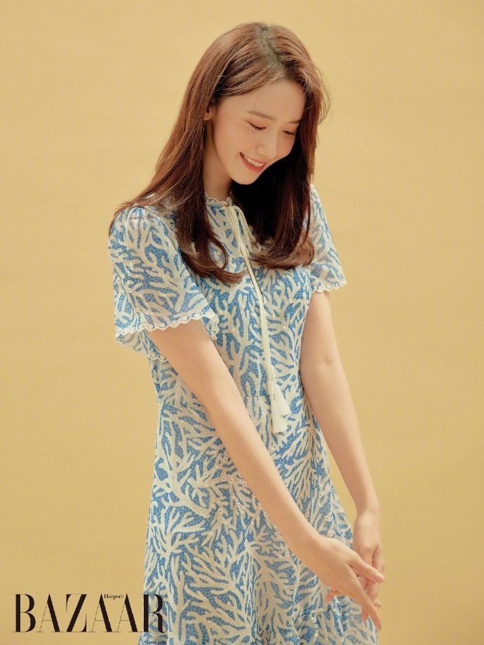 韩国美女明星林允儿《时尚芭莎》图片 9