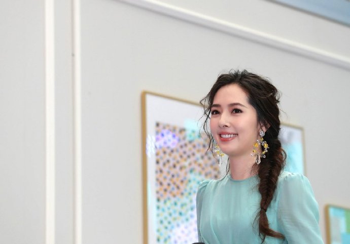 台湾美女图片 广告女神郭碧婷青绿色连衣裙图片 3