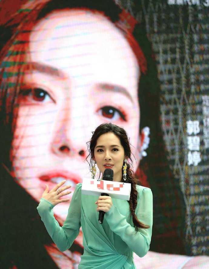 台湾美女图片 广告女神郭碧婷青绿色连衣裙图片 7