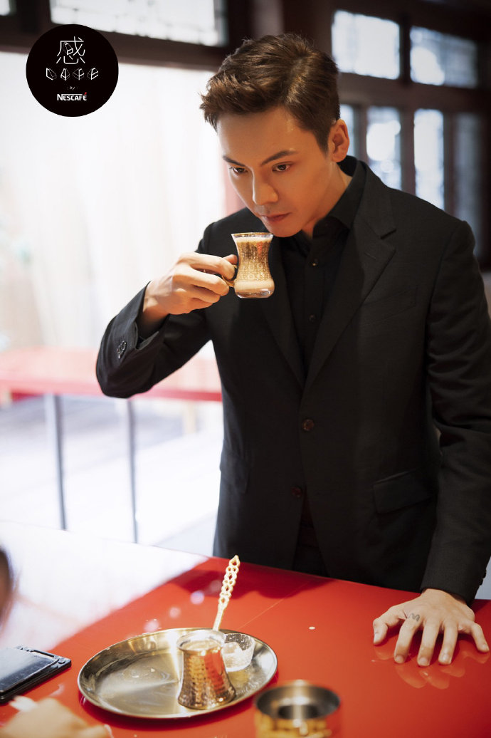 男神陈伟霆打卡雀巢咖啡感CAFE图片 3