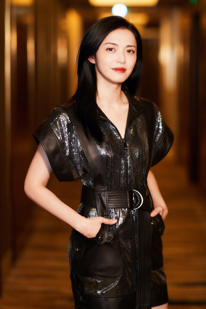 中国内地女演员姚晨领奖图片 2