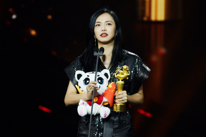 中国内地女演员姚晨领奖图片 5