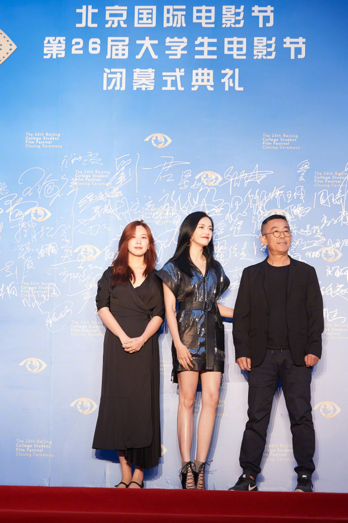 中国内地女演员姚晨领奖图片 9