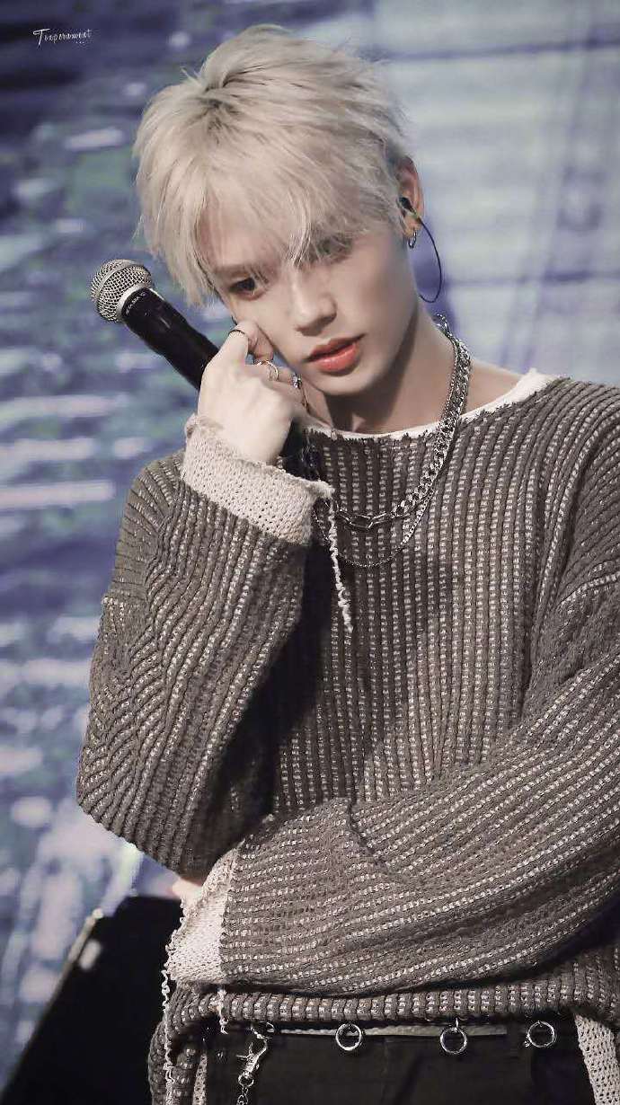 白发小鲜肉男明星林彦俊图片 2