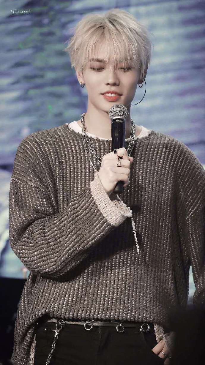 白发小鲜肉男明星林彦俊图片 3
