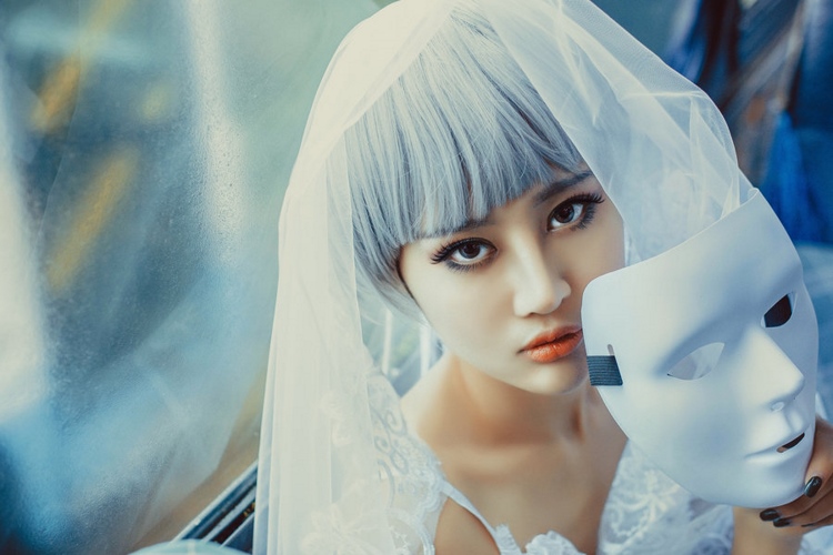 冷艳的银发新娘婚纱摄影图片 5