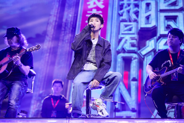 我是唱作人王源帅气图片 4