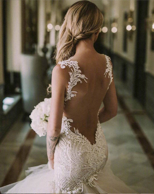 漂亮的露背婚纱图片 2