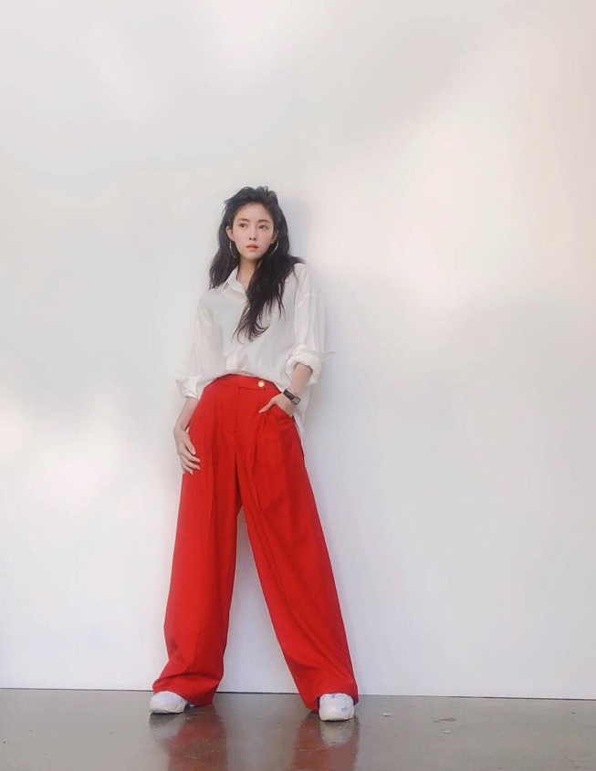 韩国美女演员朴孝敏机场街拍图片 11