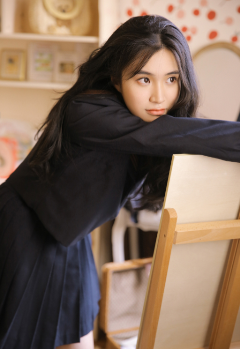 画室里学生妹艺术生美女图片 4