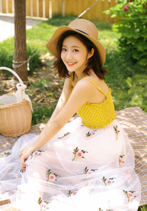 小清新美女图片 清纯美女夏日户外写真图片 2