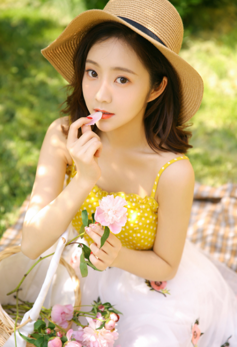 小清新美女图片 清纯美女夏日户外写真图片 3