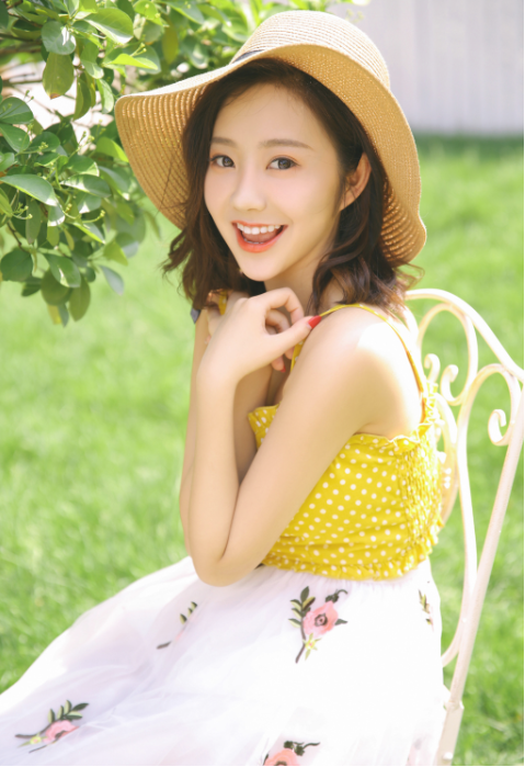 小清新美女图片 清纯美女夏日户外写真图片 5