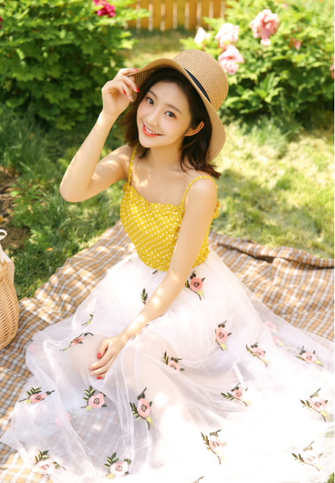 小清新美女图片 清纯美女夏日户外写真图片 6