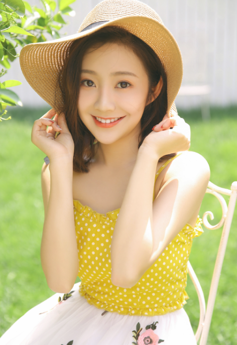 小清新美女图片 清纯美女夏日户外写真图片 7