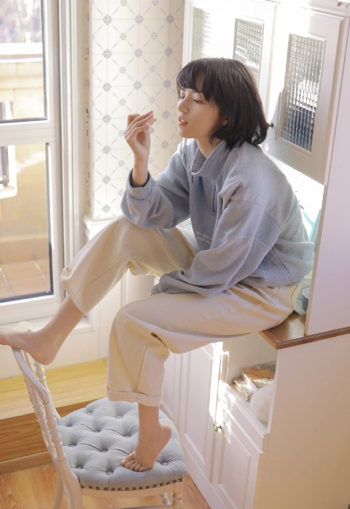 短发美女图片 精致的洋娃娃私房写真图片 5