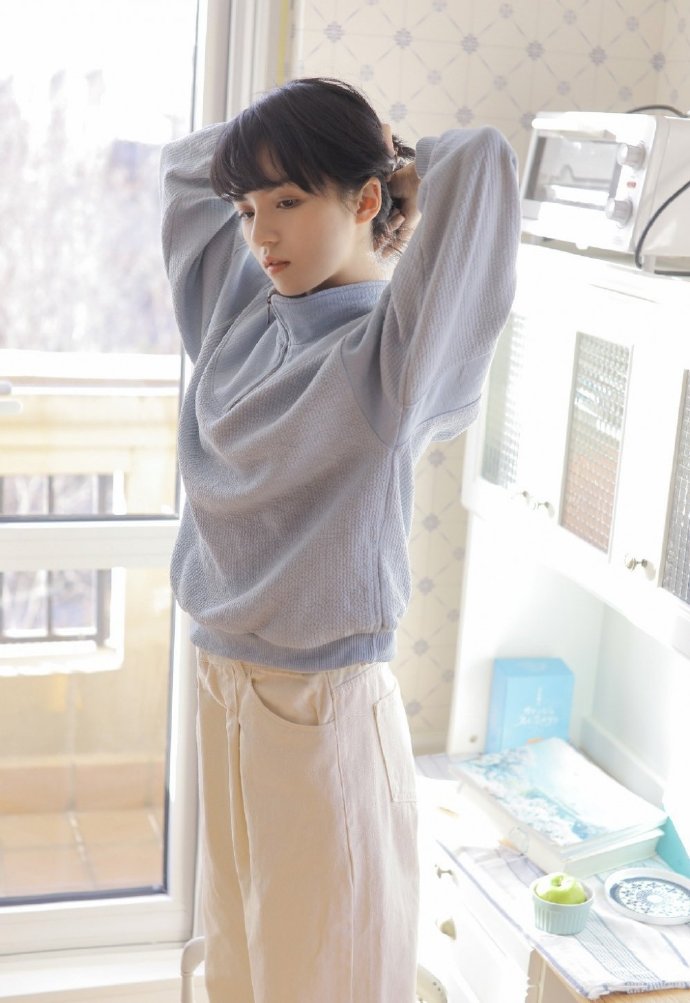 短发美女图片 精致的洋娃娃私房写真图片 8
