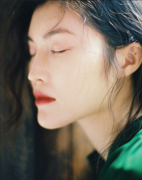 中国美女国际超模何穗绿裙写真图片 4