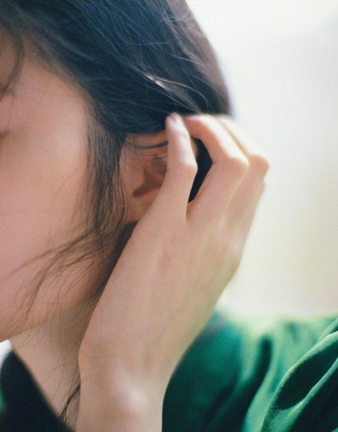 中国美女国际超模何穗绿裙写真图片 7