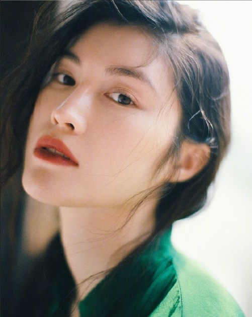 中国美女国际超模何穗绿裙写真图片 10