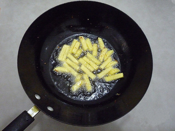 椒盐土豆虾的做法 7