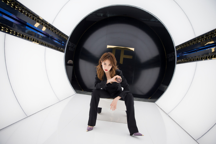 四川美女图片 女明星戚薇红唇图片 4