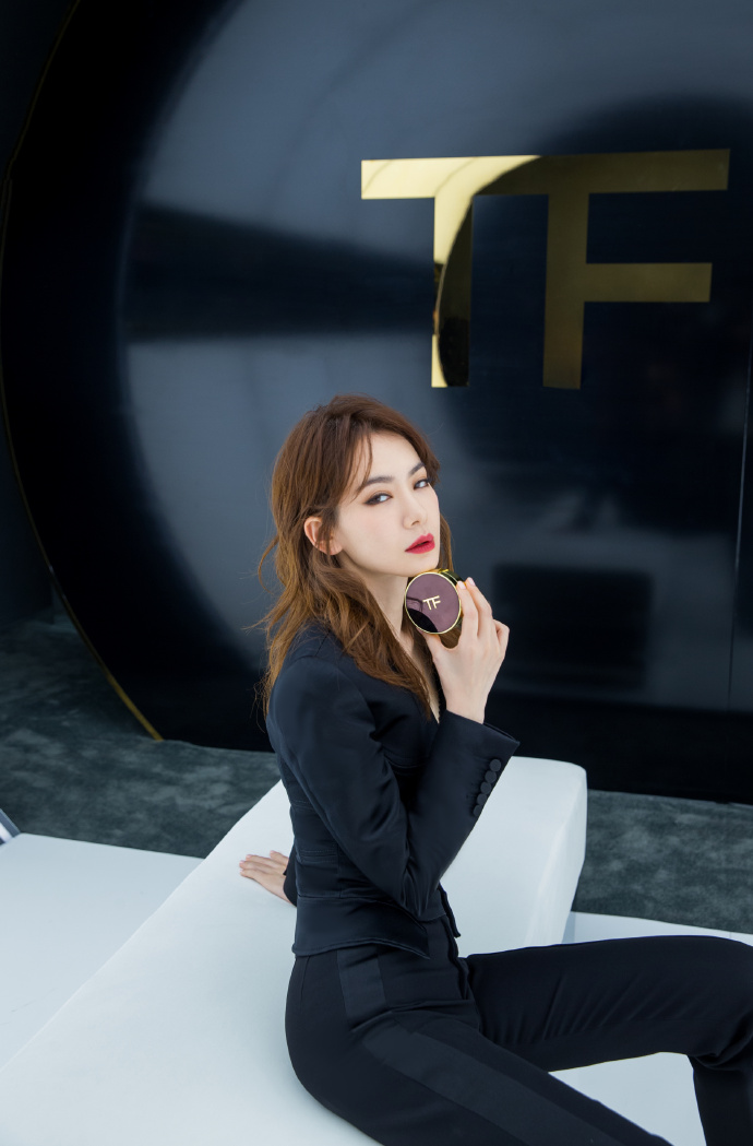 四川美女图片 女明星戚薇红唇图片 6