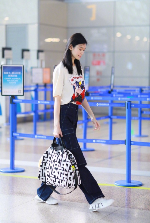 上海美女图片 超模奚梦瑶启程戛纳机场街拍图片 3