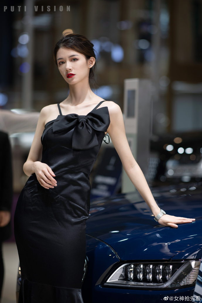 性感美女车模唐离车展图片
