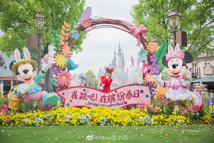 清纯美女图片在可爱的迪士尼游乐园里写真 3