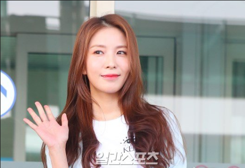韩国美女歌手BoA最新机场街拍照图片 2