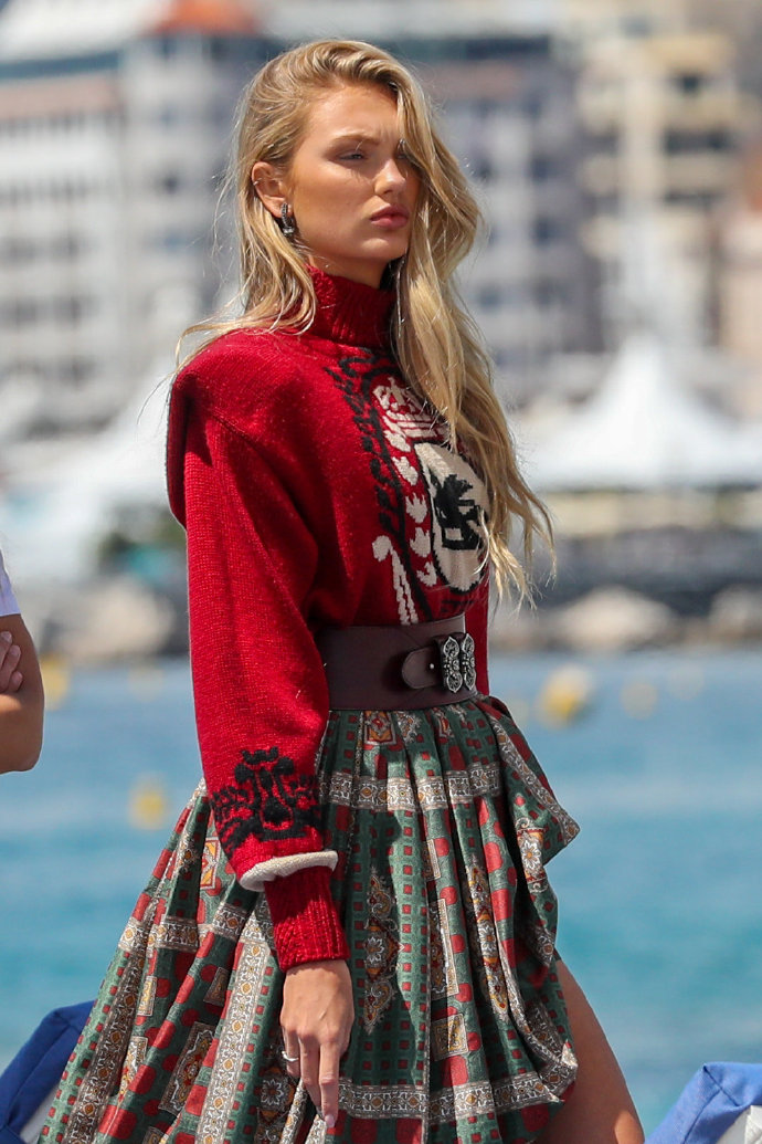 欧美美女明星Romee Strijd戛纳出街拍摄广告图片 8