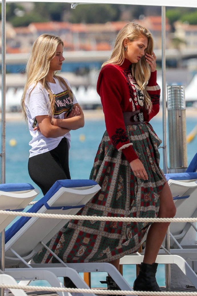 欧美美女明星Romee Strijd戛纳出街拍摄广告图片 9