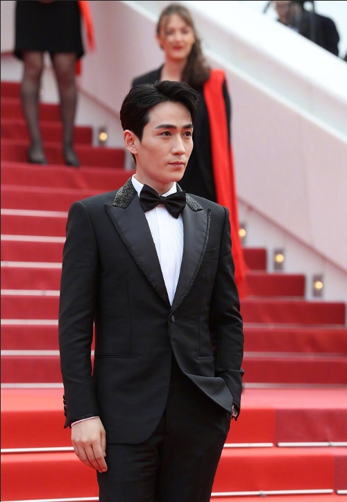 中国男演员男神朱一龙戛纳红毯图片 4