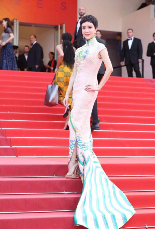 中国美女演员金巧巧戛纳红毯图片 2