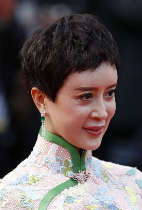 中国美女演员金巧巧戛纳红毯图片 4