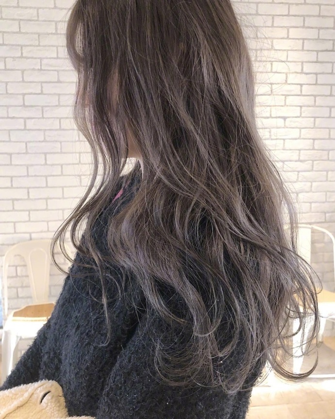 迷人的发型和美丽的侧颜自拍美女图片 4