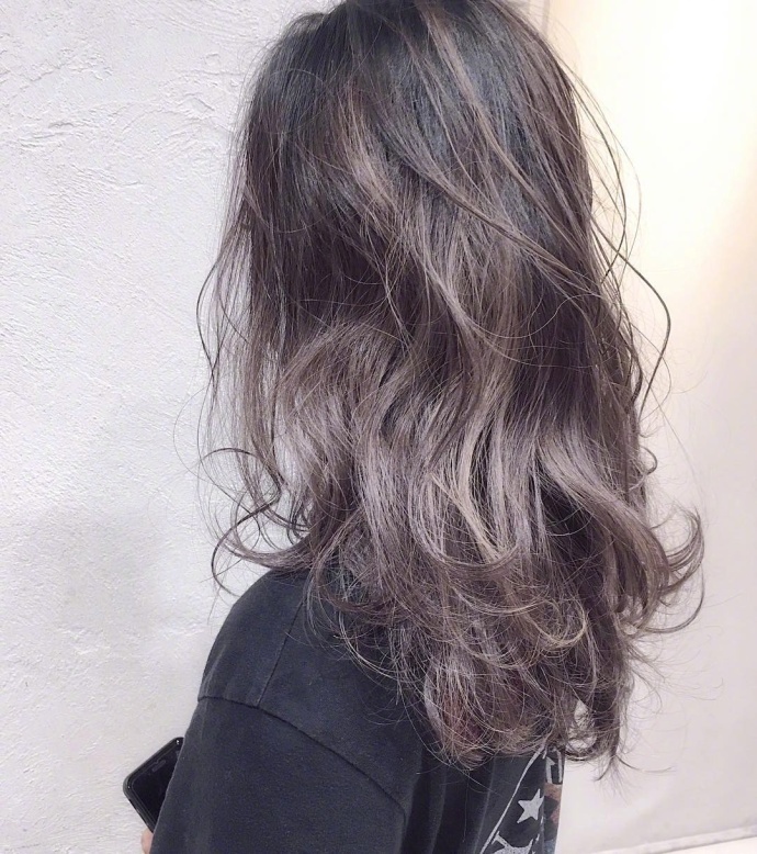迷人的发型和美丽的侧颜自拍美女图片 6