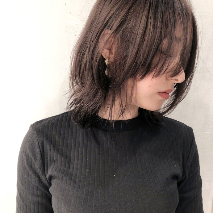 迷人的发型和美丽的侧颜自拍美女图片 8
