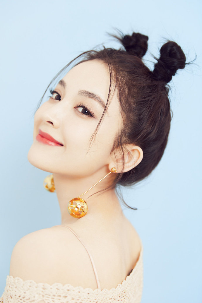 新疆美女图片 &ldquo;哪吒头&rdquo;的古力娜扎可爱又俏皮