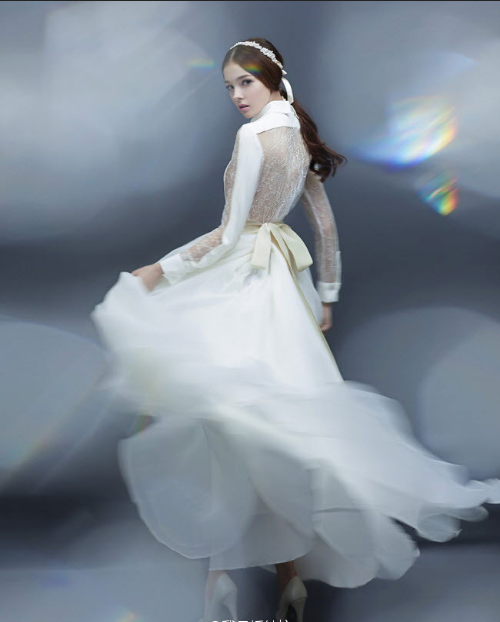 精致得仿如芭比娃娃的白色婚纱照图片 5