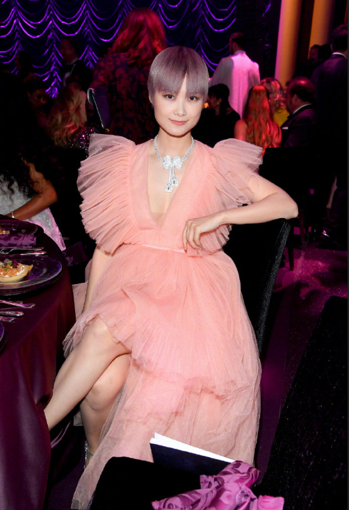 四川美女图片 中国女歌手李宇春粉色纱裙图片 3