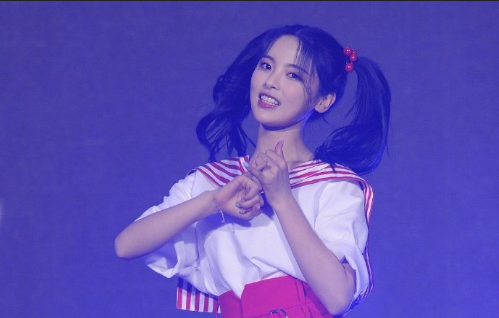 火箭少女沈阳见面会杨超越双马尾水手服造型图 3